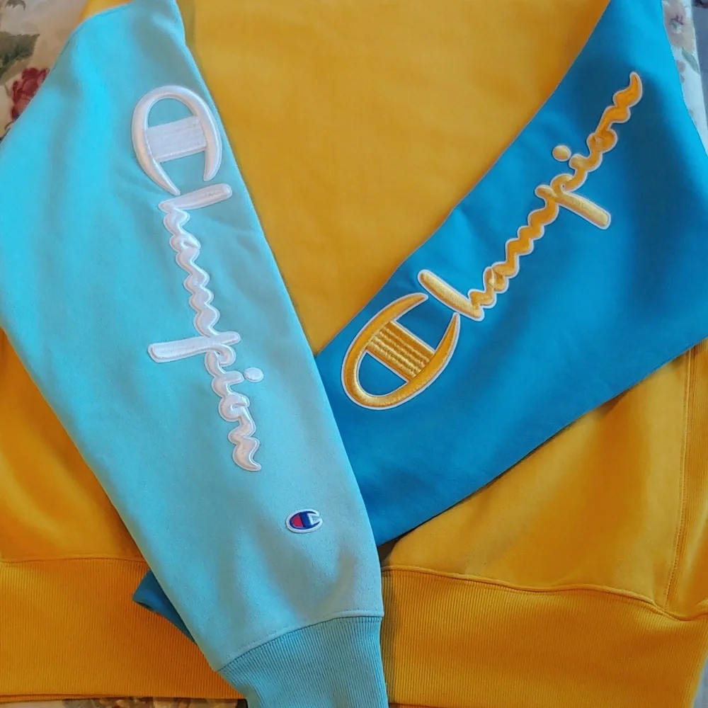 Champion Men's Embroidered Reverse Weave Crewneck in Mustard Teal size Large - Picture 12 of 15